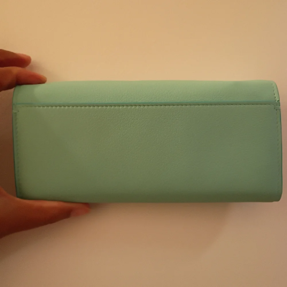Tiffany & Co. NWOT, Women's, Continental Wallet, Snap Closure, Color Turquoise - Picture 4 of 16